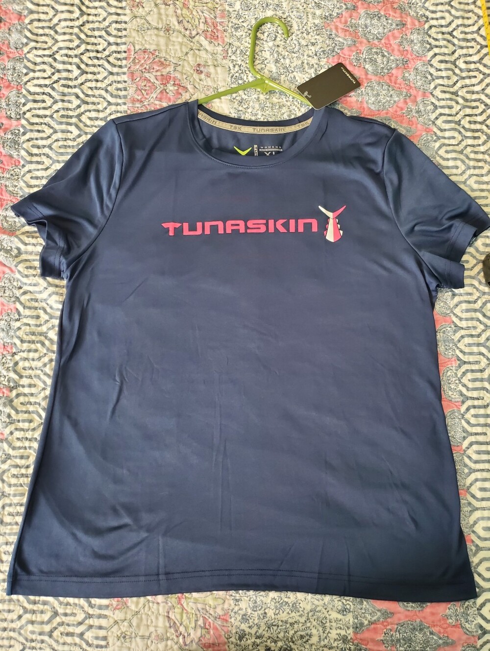 Tunaskin Brand Women's Performance Shirt, Size XL
NWT
